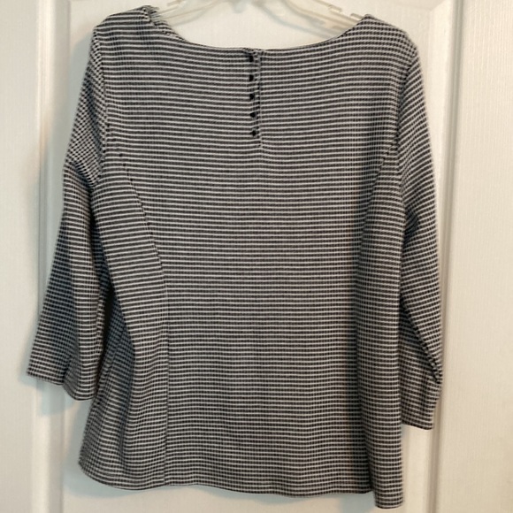 Talbots Black & White Top. Large - Picture 3 of 8